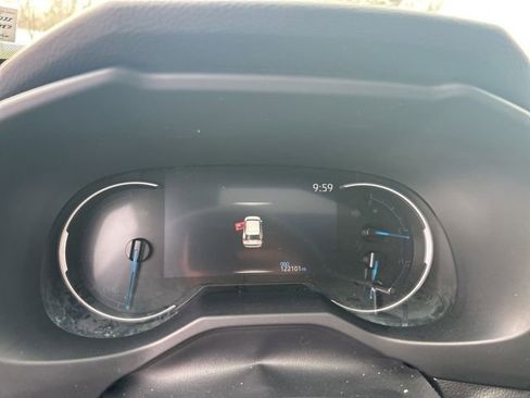 Used 2021 Toyota RAV4 XSE image 18