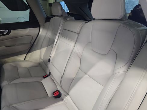 Used 2022 Volvo XC60 T8 Inscription w/ Advanced Package image 17