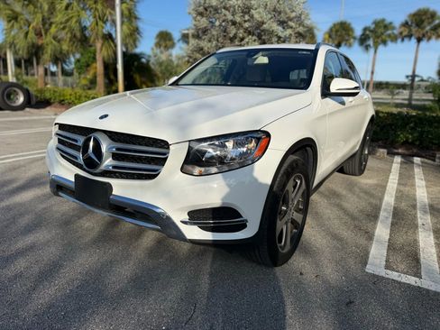 Used 2018 Mercedes-Benz GLC 300 4MATIC image 3