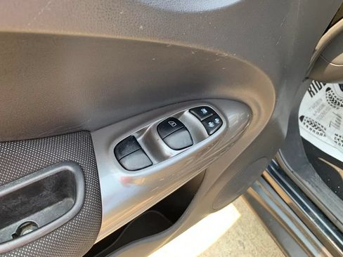 Used 2012 Nissan Juke SV FWD image 17