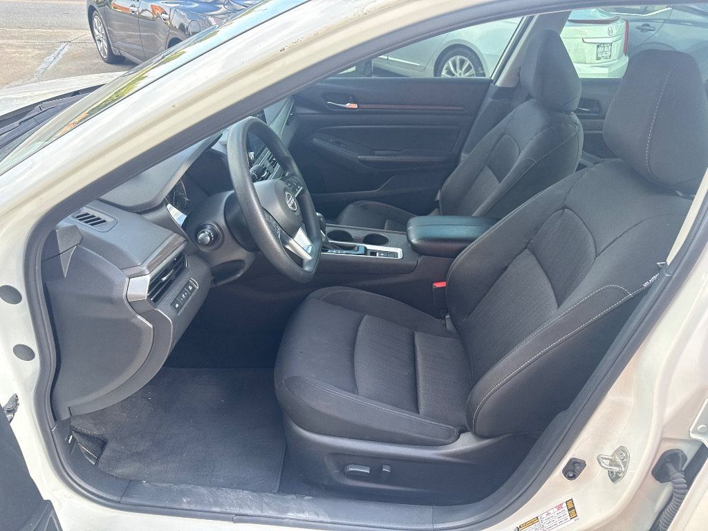 Used 2025 Nissan Altima 2.5 SV AWD/4WD image 11