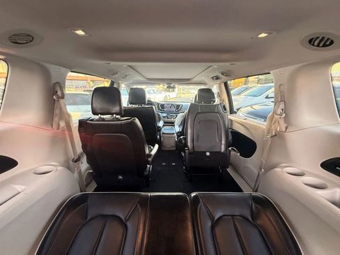 Used 2023 Chrysler Pacifica Limited image 39