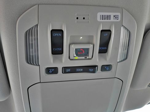 Used 2022 Toyota Highlander XLE image 29