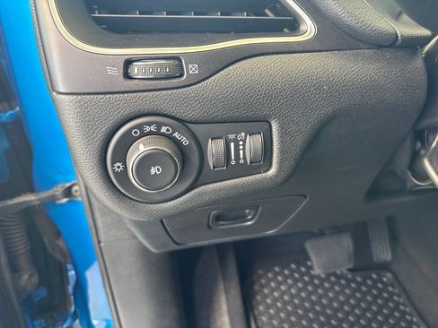 Used 2019 Jeep Cherokee Trailhawk w/ Cold Weather Group AWD/4WD image 11