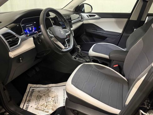 Certified 2025 Volkswagen Taos SE w/ Panoramic Sunroof Package image 18