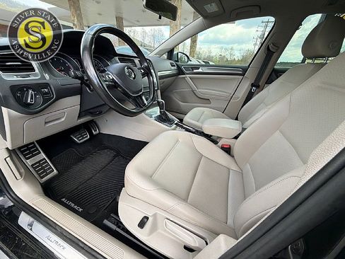 Used 2017 Volkswagen Golf Alltrack SE image 11