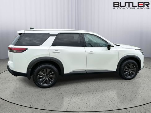 Used 2024 Nissan Pathfinder S FWD image 7