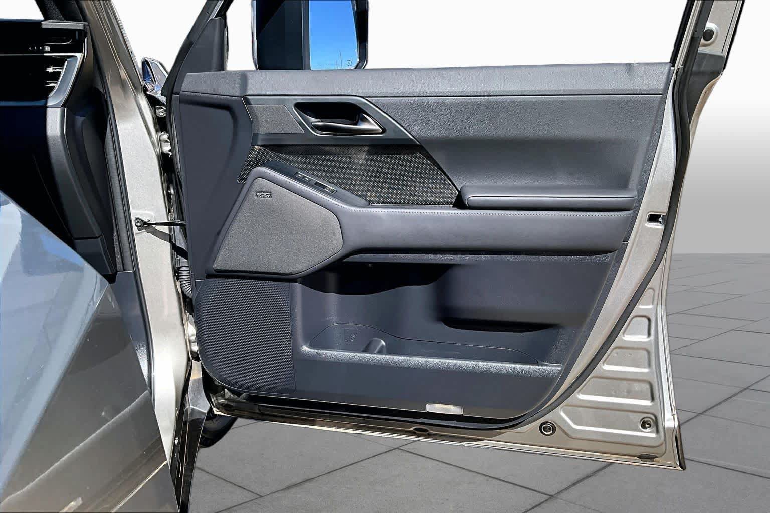 Used 2025 Lexus GX 550 w/ Accessory Package (2T) AWD/4WD image 53