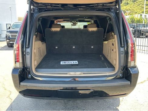 Used 2018 Cadillac Escalade ESV Platinum image 31