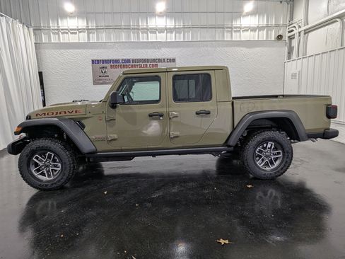 New 2026 Jeep Gladiator Mojave image 2