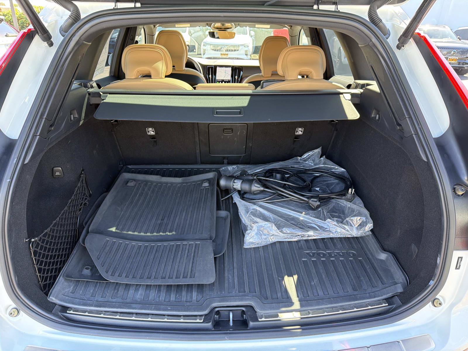 Certified 2023 Volvo XC60 T8 Ultimate w/ Climate Package AWD/4WD image 23