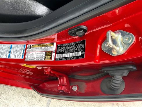 Used 2021 Toyota Avalon Limited image 18