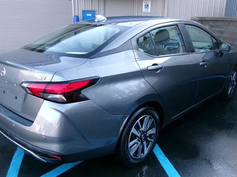 Used 2021 Nissan Versa SV FWD image 5