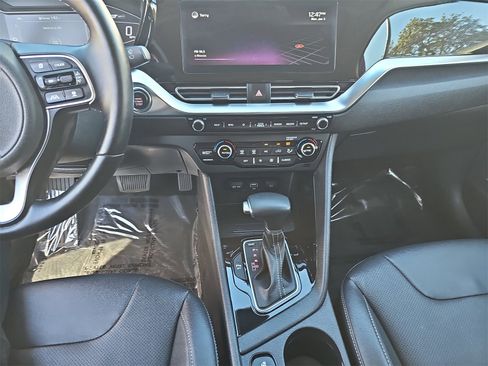 Used 2022 Kia Niro EX Premium image 22
