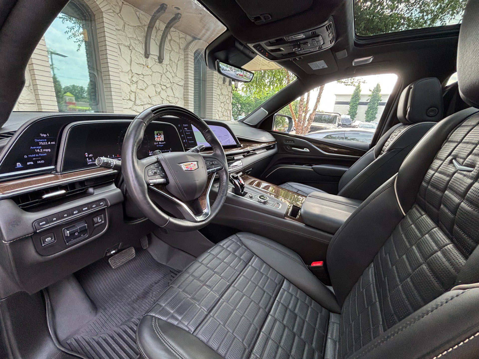 Used 2024 Cadillac Escalade Premium Luxury Platinum AWD/4WD image 21