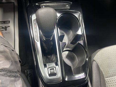 Used 2025 Chevrolet Trax LT FWD image 12