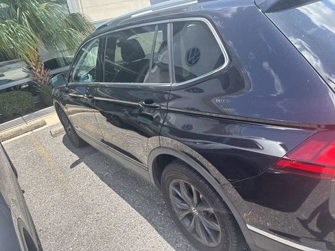 Used 2023 Volkswagen Tiguan SE w/ Panoramic Sunroof Package FWD image 5