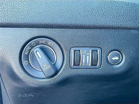 Used 2022 Chrysler 300 Touring L image 10