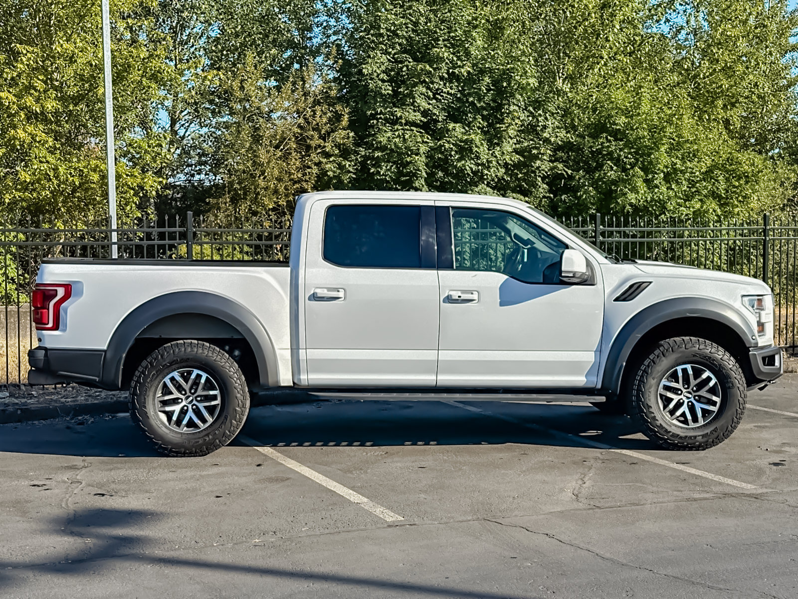 Used 2018 Ford F150 Raptor w/ Equipment Group 802A Luxury AWD/4WD image 3