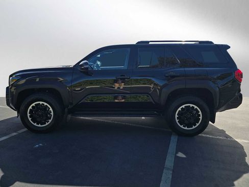 Certified 2025 Toyota 4Runner TRD Off-Road image 6