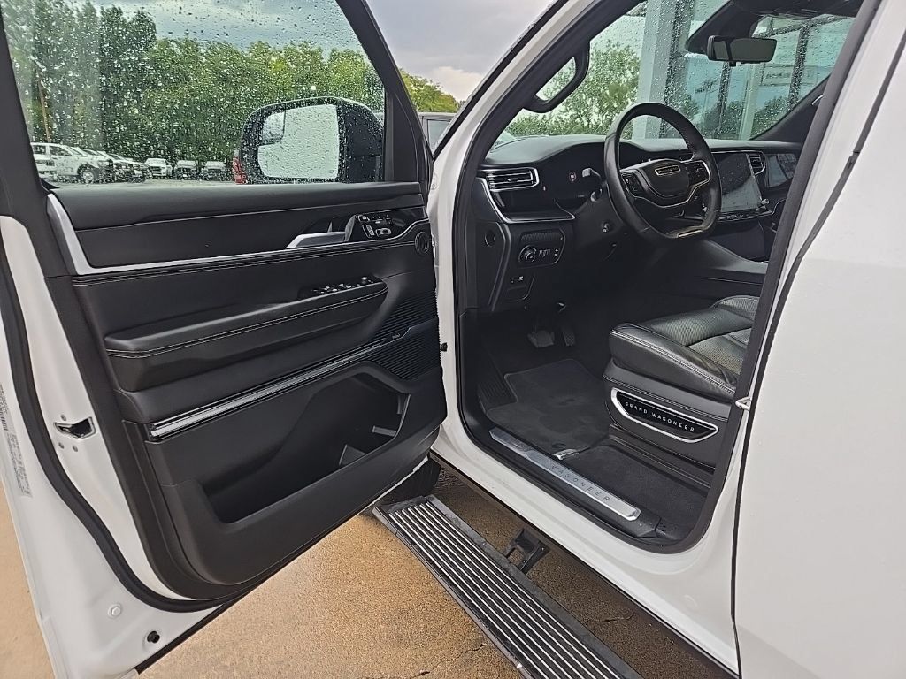 Used 2024 Jeep Grand Wagoneer Series II Obsidian w/ Quick Order Packagew 28T AWD/4WD image 8