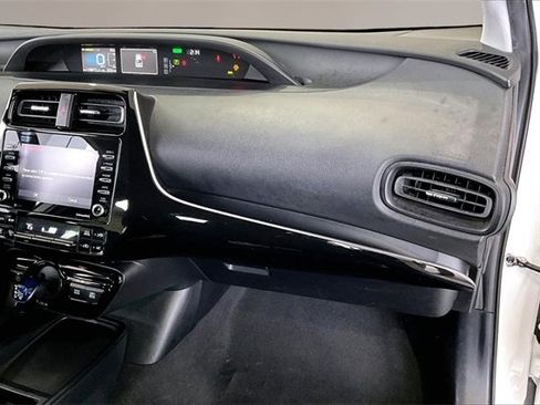 Used 2021 Toyota Prius LE image 22