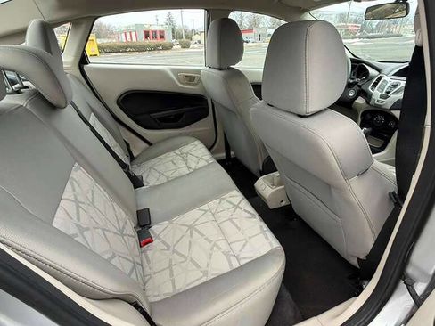 Used 2012 Ford Fiesta SE w/ Winter Pkg image 25