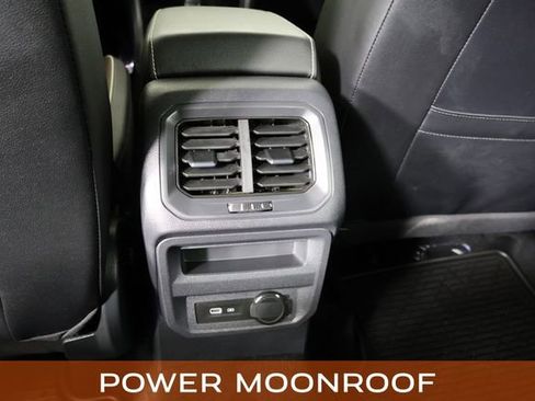Used 2022 Volkswagen Tiguan SEL R-Line AWD/4WD image 18