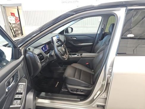 Used 2025 Nissan Rogue SL w/ SL Premium Package AWD/4WD image 9