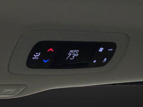 Used 2022 Chrysler Pacifica Limited FWD image 37