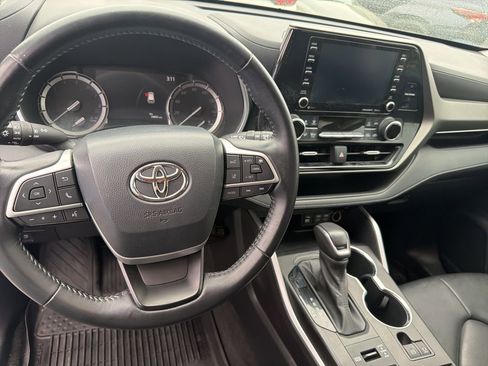 Used 2022 Toyota Highlander XLE image 12