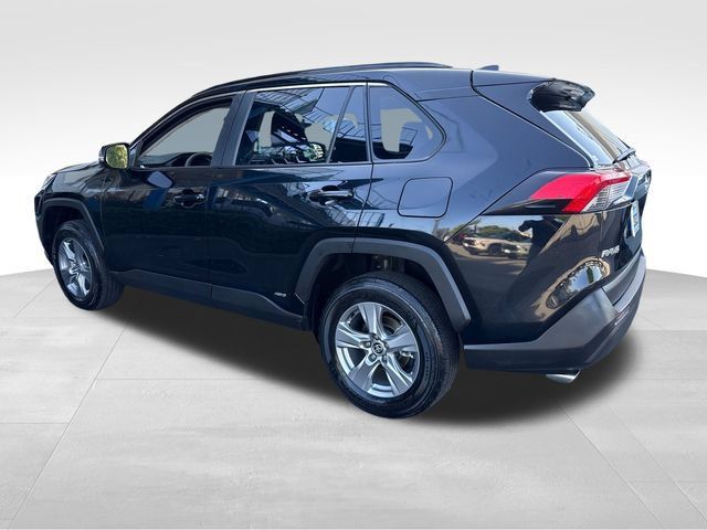 Used 2025 Toyota RAV4 LE AWD/4WD image 3