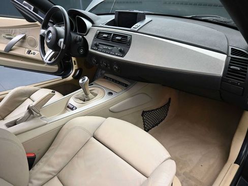 Used 2005 BMW Z4 3.0i RWD image 12