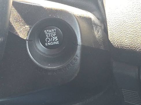 Used 2020 Jeep Renegade Altitude w/ UConnect 8.4 Nav Group FWD image 40