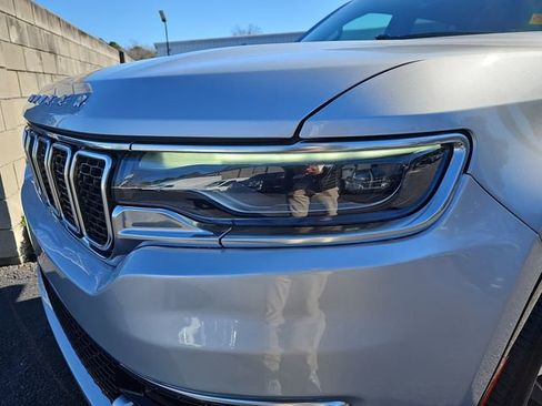 Used 2024 Jeep Wagoneer L Series III w/ Flexible Seating Group image 33