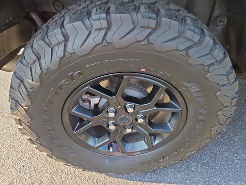 Used 2024 Jeep Wrangler Unlimited AWD/4WD image 11