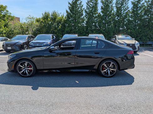 Used 2026 BMW 530i xDrive w/ M Sport Package AWD/4WD image 6