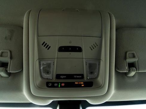 Used 2019 Chevrolet Equinox LT image 24