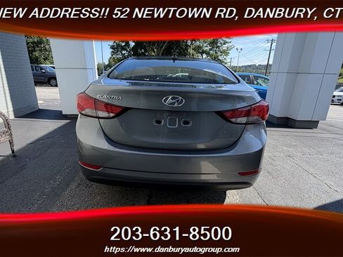 Used 2016 Hyundai Elantra SE w/ Option Group 02 FWD image 4