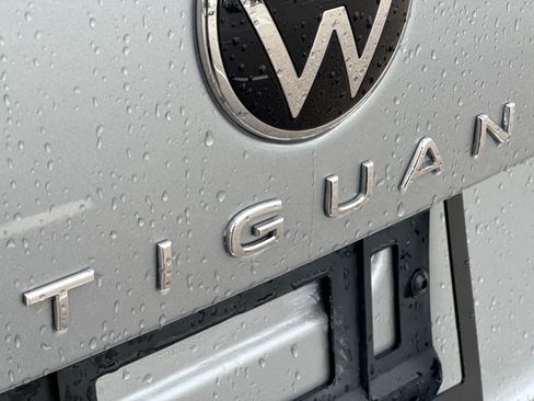 Used 2023 Volkswagen Tiguan SE R-Line FWD image 19