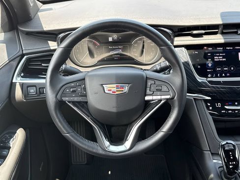 Certified 2025 Cadillac XT6 Premium Luxury FWD image 26