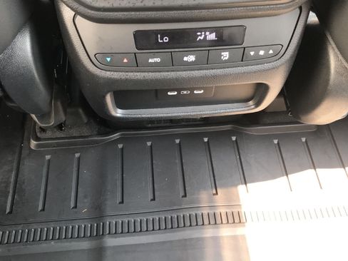 Used 2025 Honda Pilot EX-L image 18