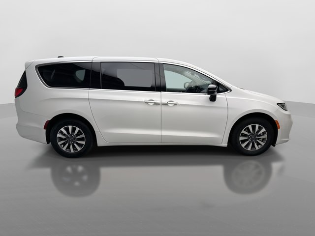 Used 2024 Chrysler Pacifica Limited FWD image 6