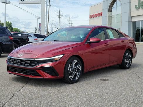 Used 2025 Hyundai Elantra SEL FWD image 2