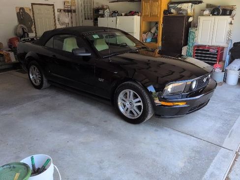 Used 2006 Ford Mustang GT Premium RWD image 3