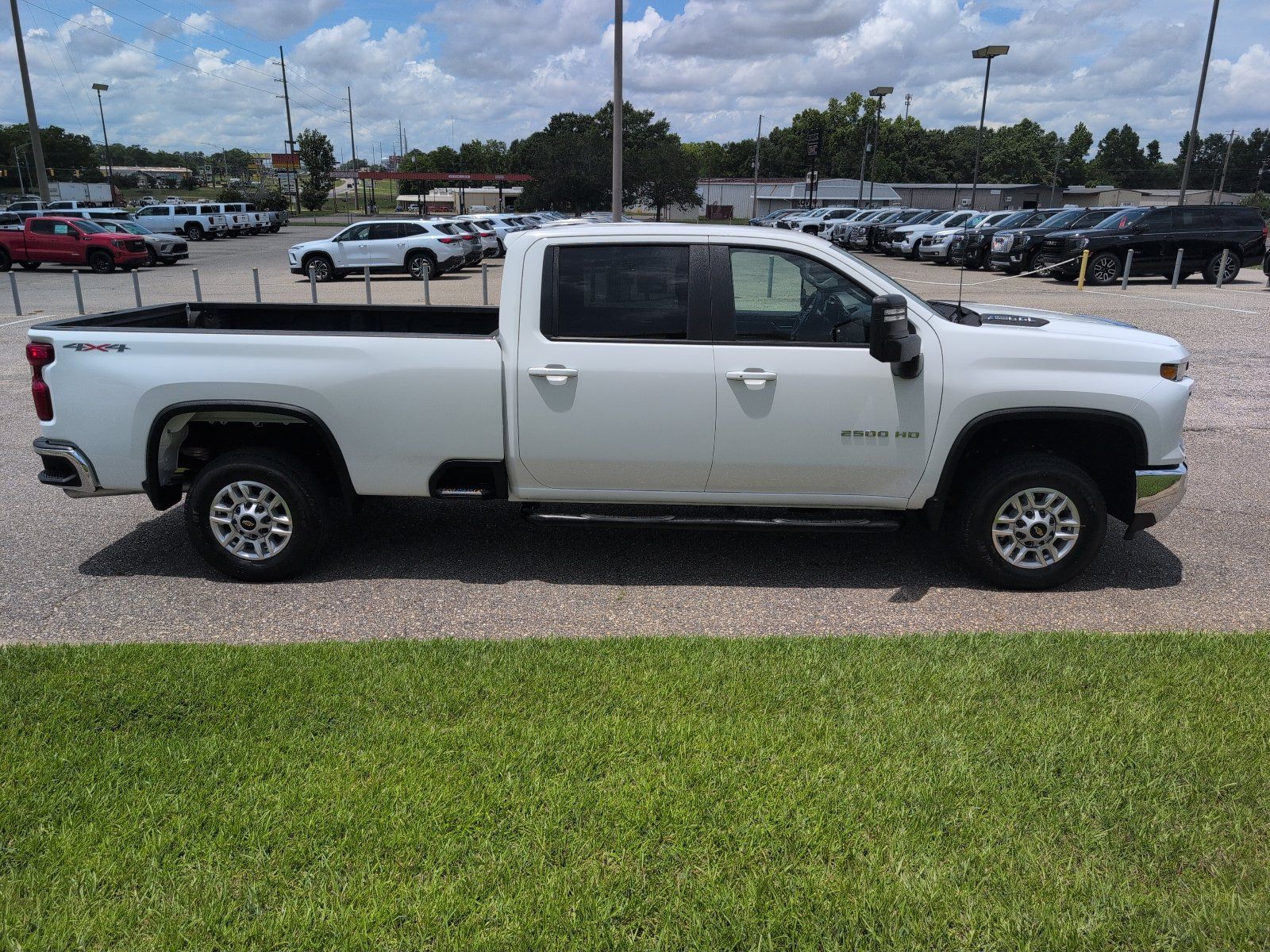 Used 2025 Chevrolet Silverado 2500 LT w/ Convenience Package AWD/4WD image 7