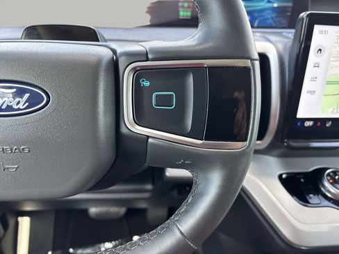 Used 2025 Ford Expedition Active image 30