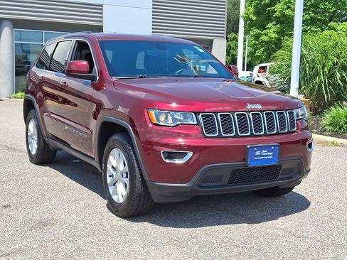 Used 2022 Jeep Grand Cherokee Laredo X AWD/4WD image 2