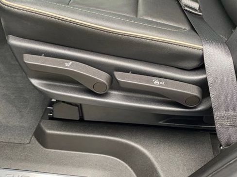 Used 2022 Chevrolet Tahoe Premier w/ Premium Package image 16