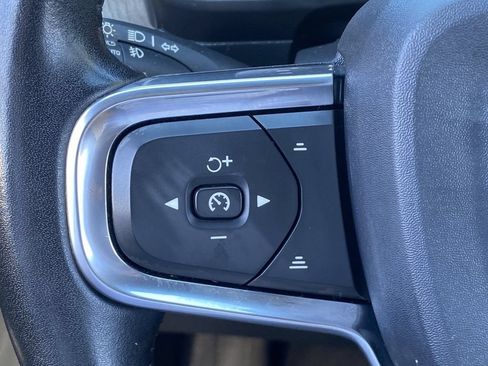 Used 2019 Volvo XC40 T4 Inscription FWD image 24